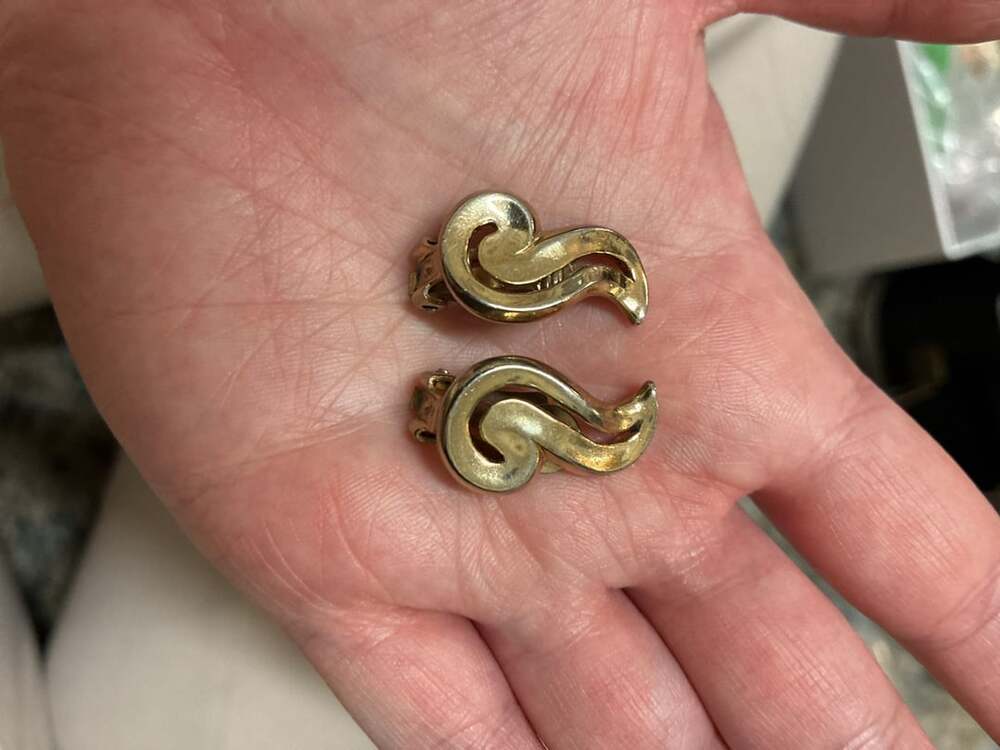 Vintage Gold Tone Swirled Clip-on Earrings